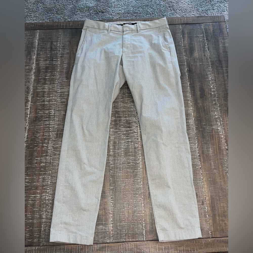 Nordstrom Slim Fit men’s stretchy dress pant. Size 32W x 32L. Light grey